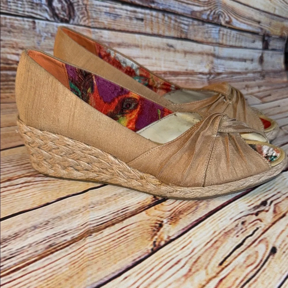 Soft Style Beige Peep-Toe Wedges Size 8.5 - Picture 3 of 15